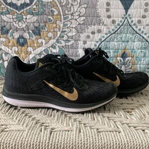 Nike Women's Black and Gold Athletic Shoes